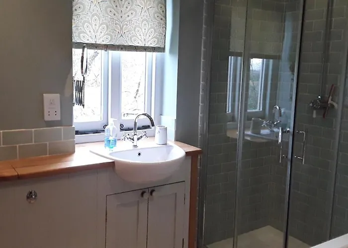 The Old Cowshed * ראונדווד